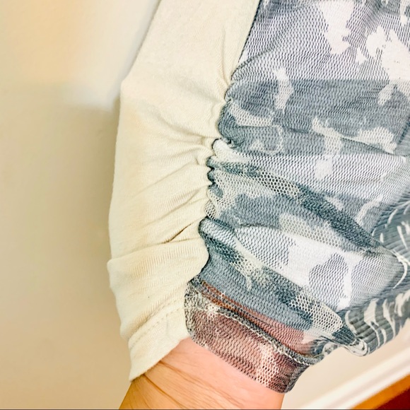 ✨4/$25✨ Y2K Edista Top/Blouse - Cream/Grey - Size Medium - Picture 7 of 12